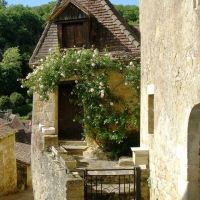 Holiday cottage half way up at Baynac.