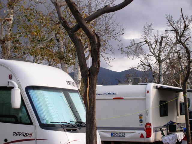 Camping Joncar Mar.. Stu caught the branch on the roof ladder OOps