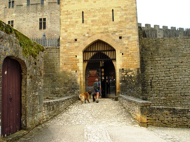Going into the castle at Beynac.