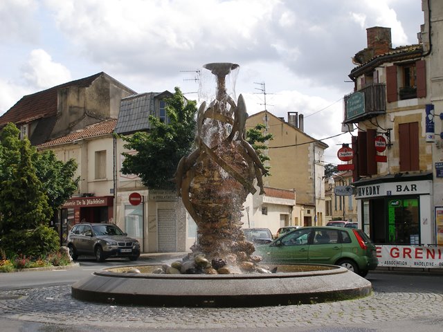 The fountain in old town Bergerac.